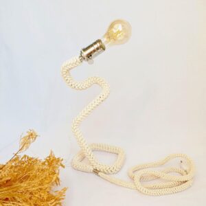 Luminária de Mesa em Macramê