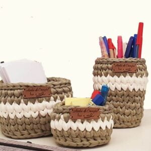 três cachepots na cor verde e branco